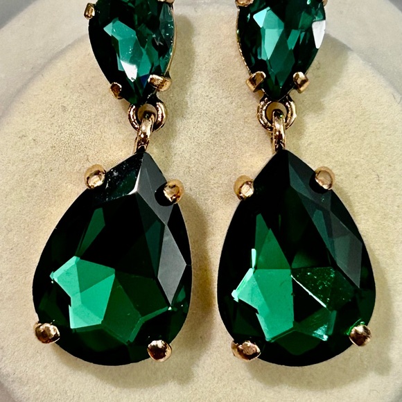 Elegant Green Drop Earrings - Picture 1 of 2